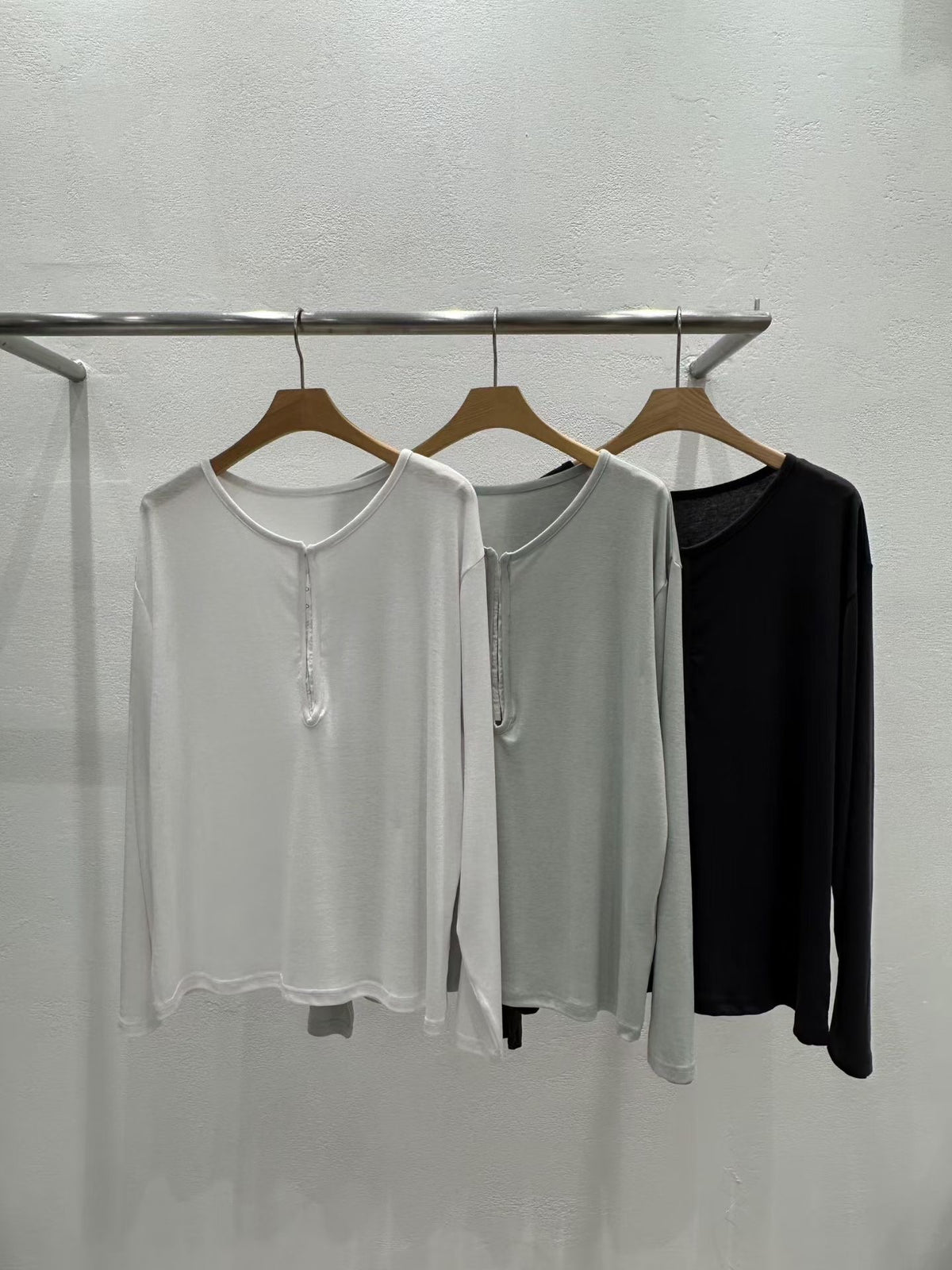 Metal Button Henley T-shirt（3 colors)
