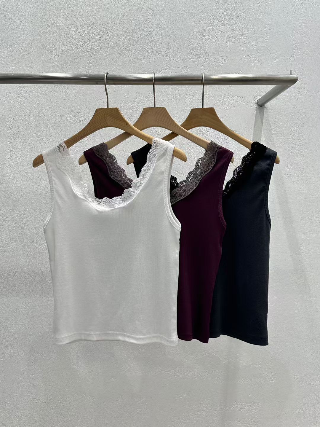 Lace scoop neck tank top（3colors)