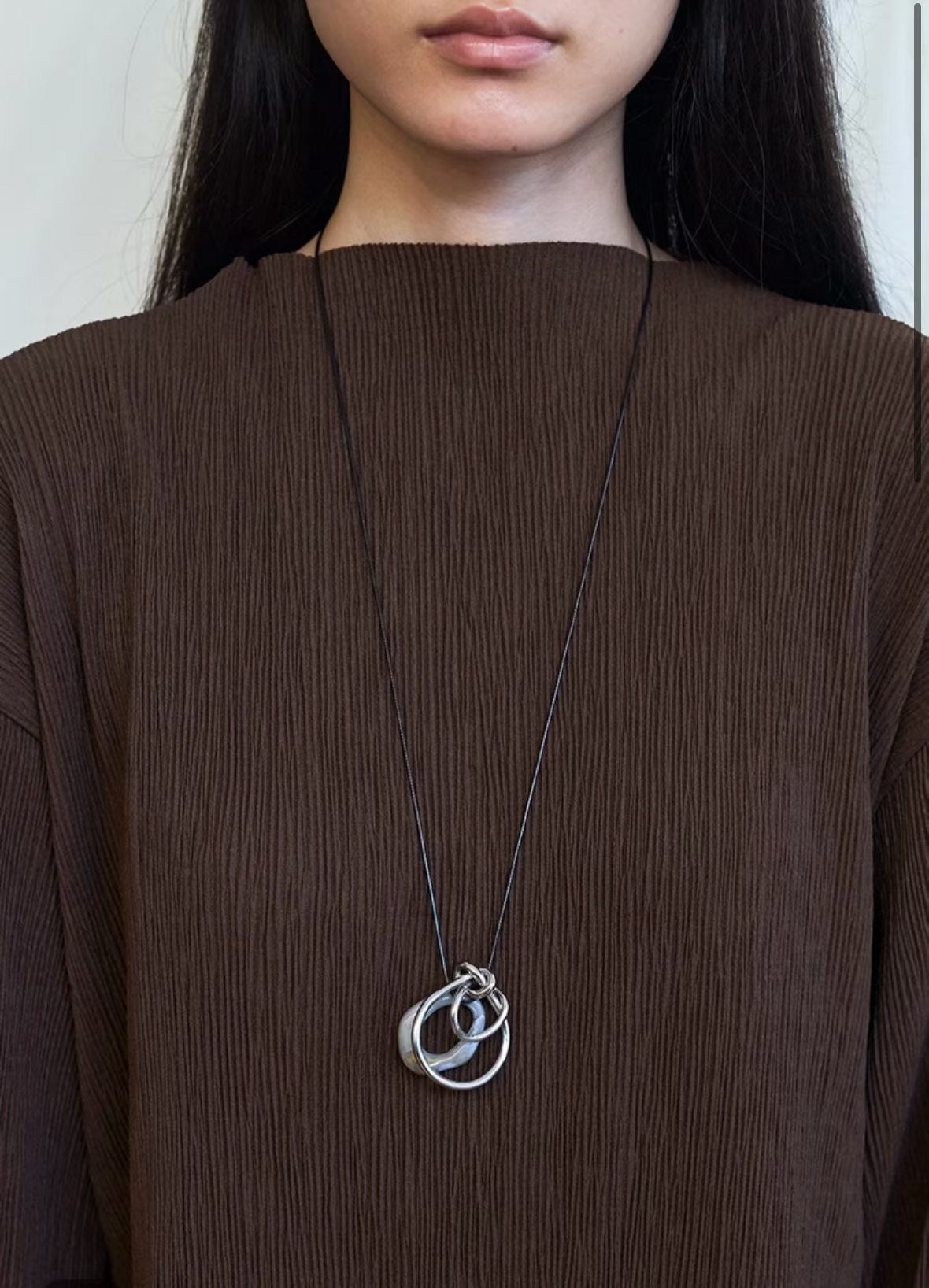 Double-Layer Shell Hoop Necklace