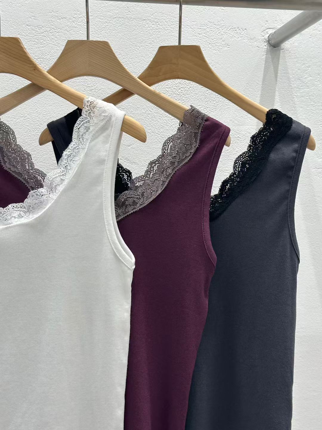 Lace scoop neck tank top（3colors)