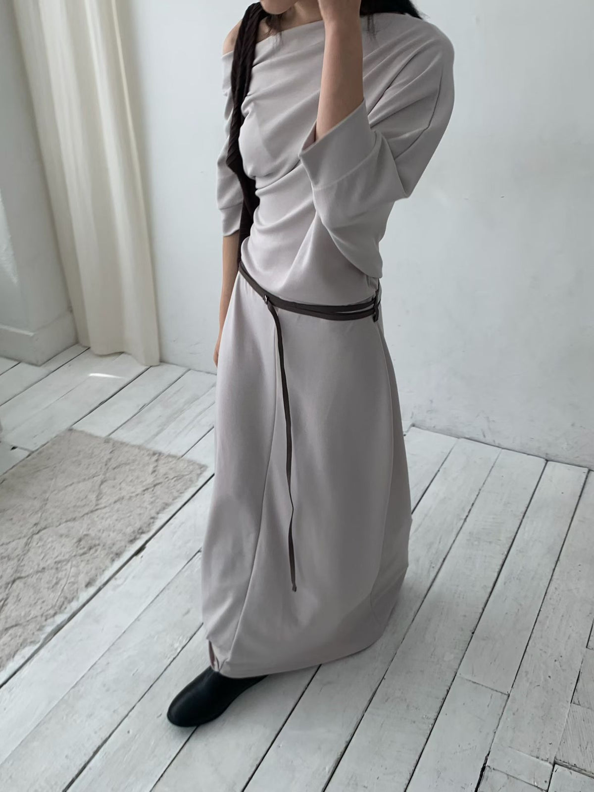 垂墜感抓皺斜肩長洋裝（2colors)