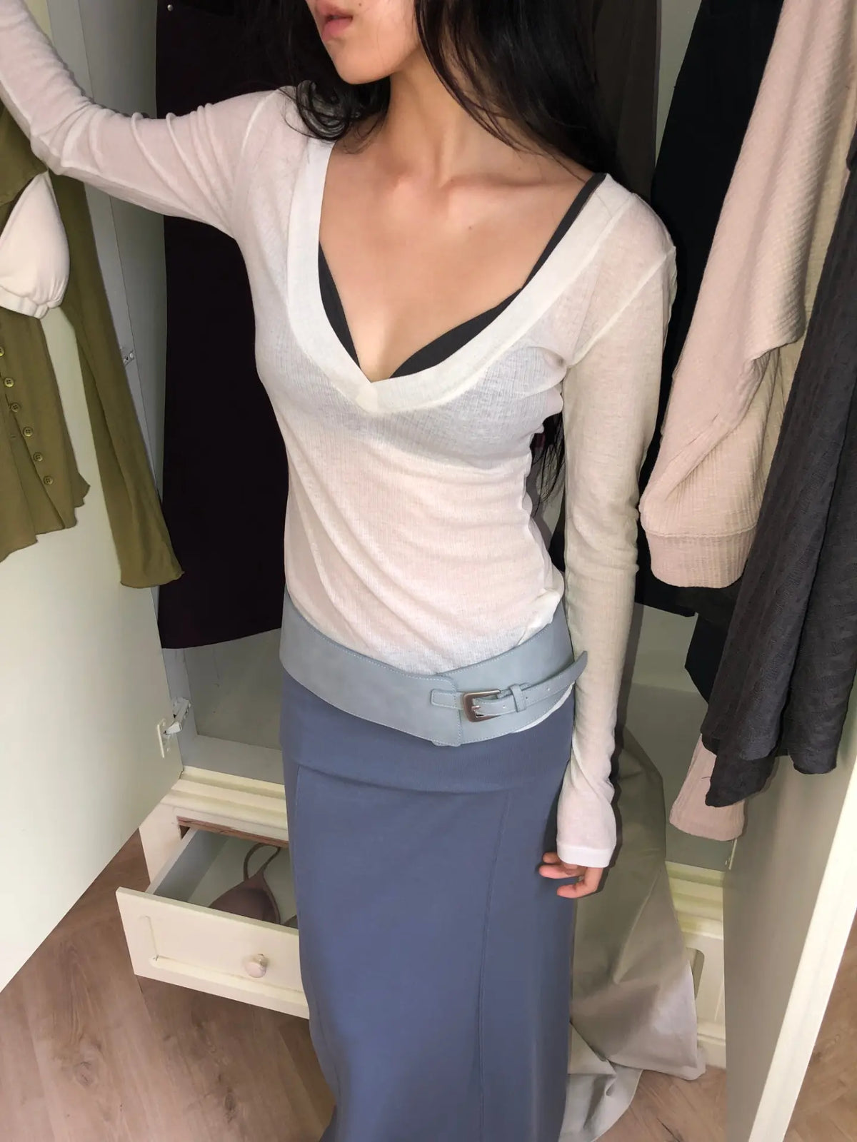 Deep V-neck wool-Tencel blend T-shirt（3 colors)