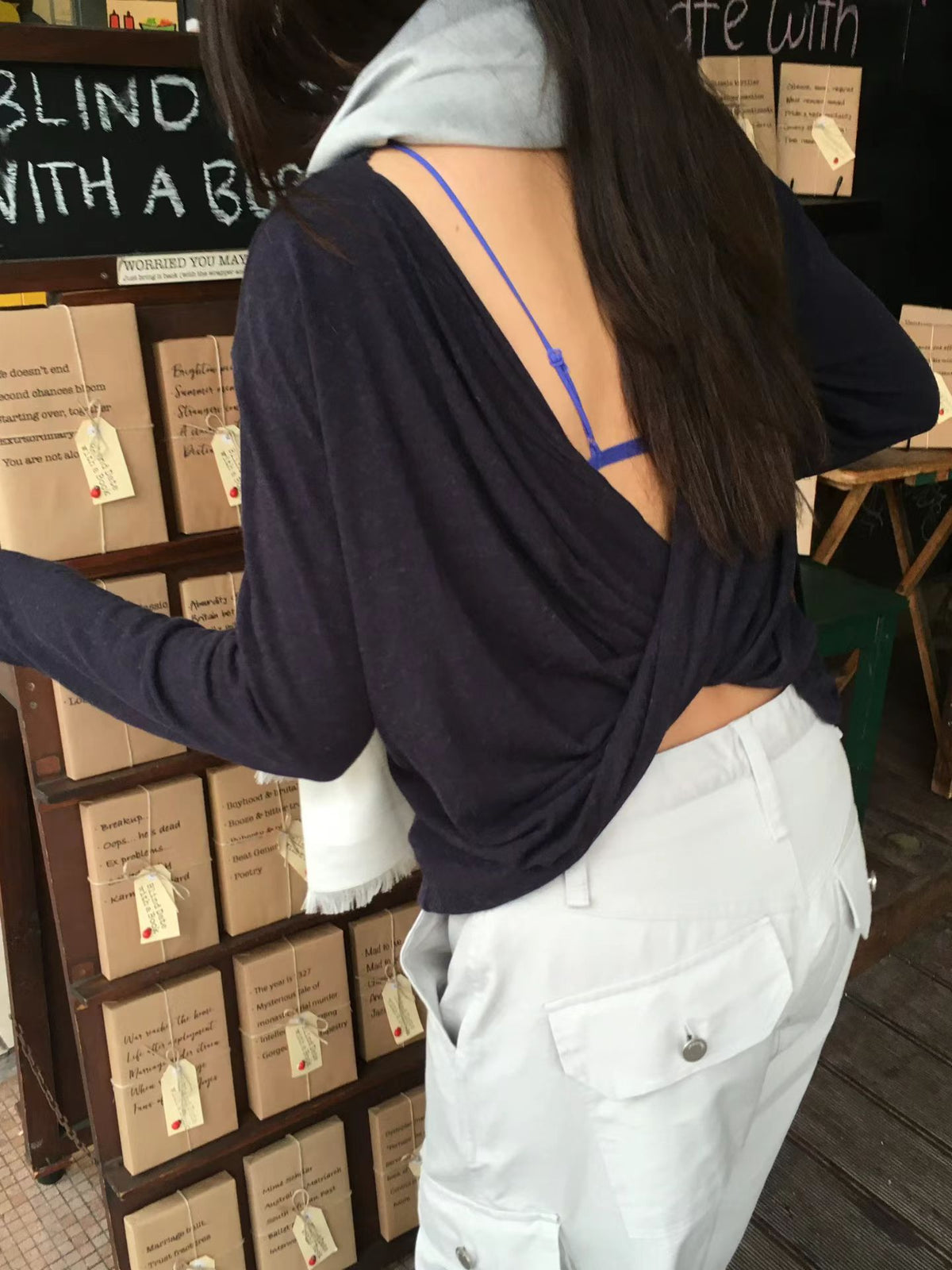 Deep V-back T-shirt（5 colors)