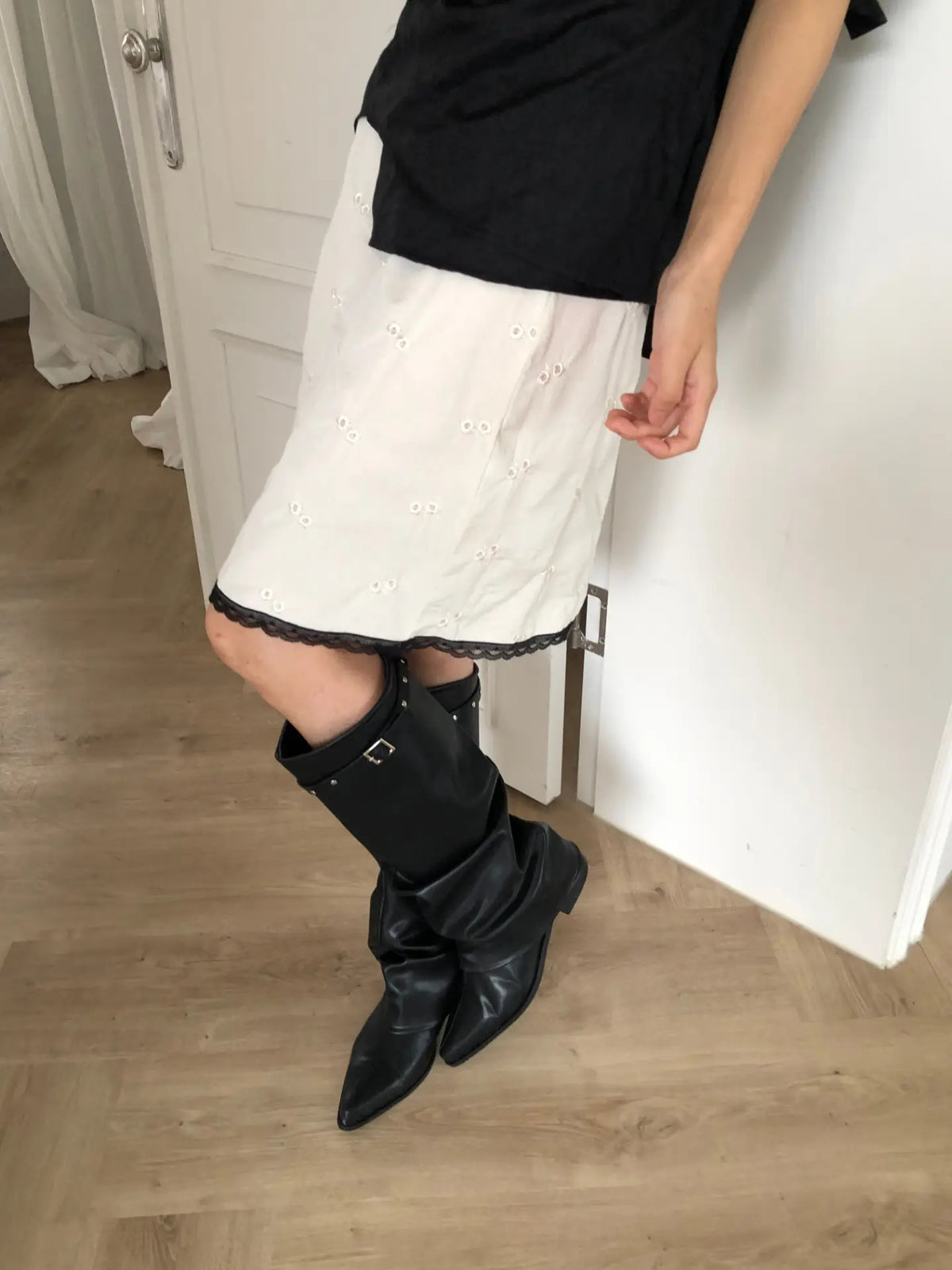 Lace Embroidered Midi Skirt (3 colors)