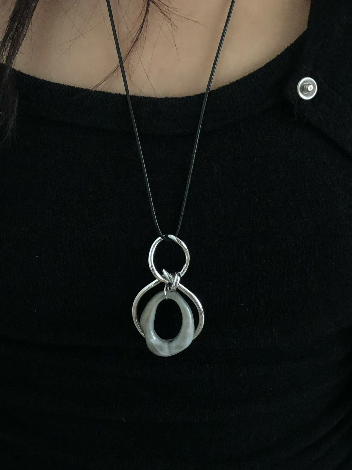 Double-Layer Shell Hoop Necklace