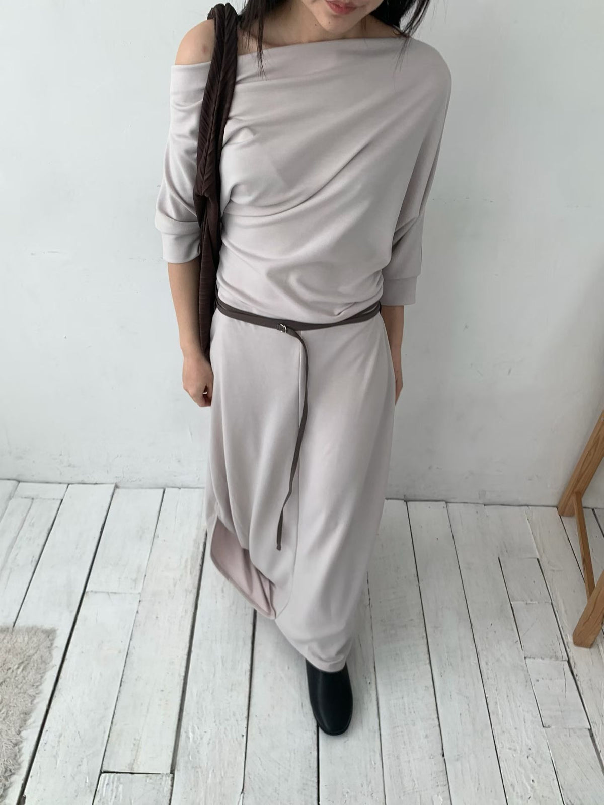 垂墜感抓皺斜肩長洋裝（2colors)