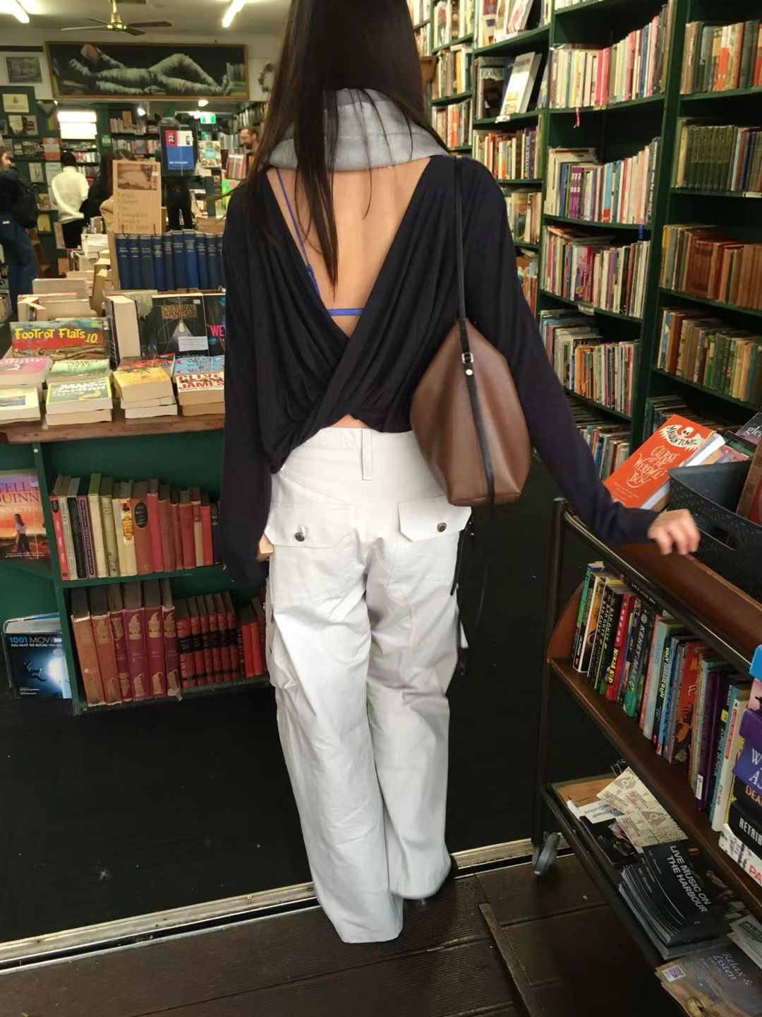 Deep V-back T-shirt（5 colors)