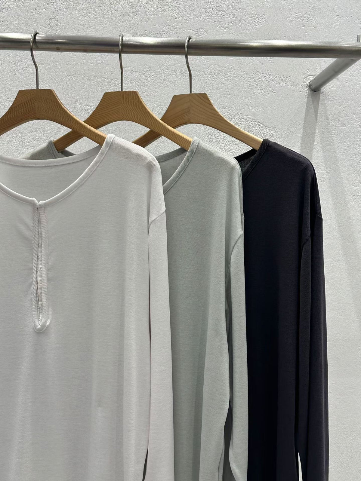 Metal Button Henley T-shirt（3 colors)