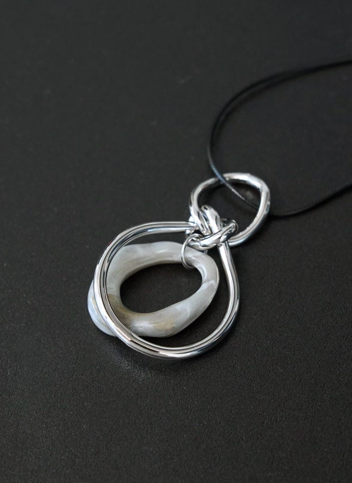 Double-Layer Shell Hoop Necklace
