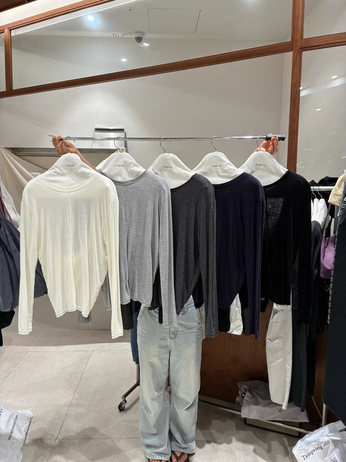Deep V-back T-shirt（5 colors)